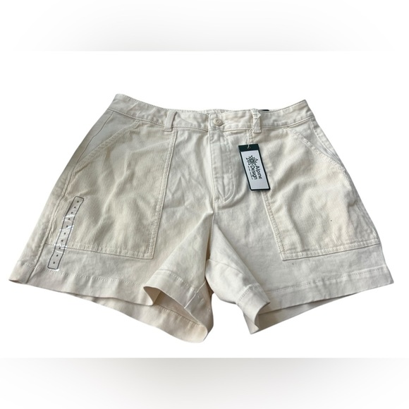 NWT Alpine Design Women’s 5” Mixed Fabric Shorts in Off White in size 8 - Picture 1 of 5